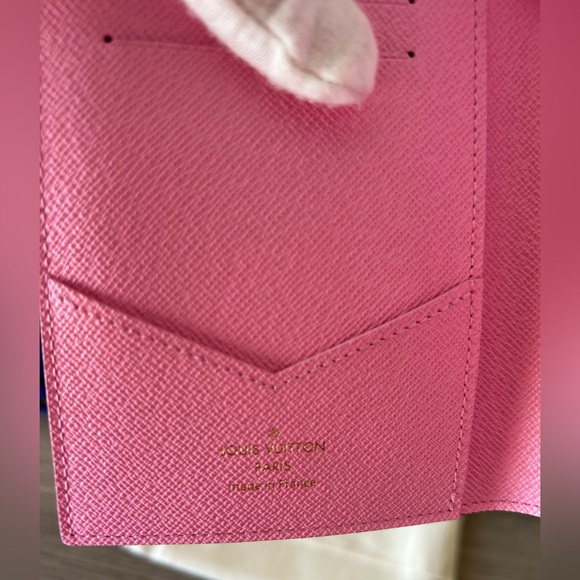 Louis Vuitton Monogram Wallet & Passport Holder LTD ED Vivienne Animation- Paris - Picture 15 of 17